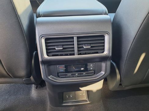 New 2026 Volkswagen Atlas SE image 45