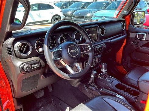 Used 2018 Jeep Wrangler Unlimited Sahara AWD/4WD image 14