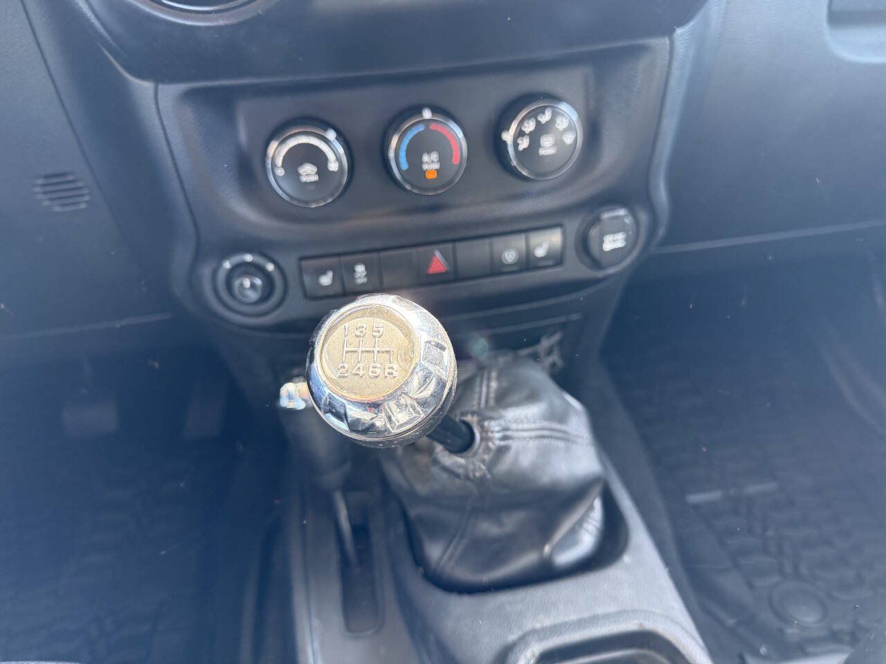 Used 2017 Jeep Wrangler Unlimited Sahara AWD/4WD image 24