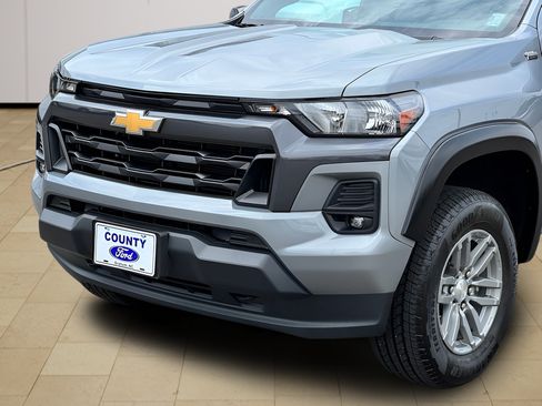 Used 2024 Chevrolet Colorado LT w/ LT Convenience Package II AWD/4WD image 39