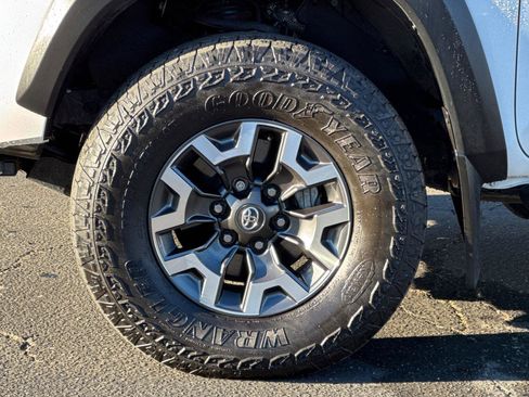 Used 2022 Toyota Tacoma TRD Off-Road image 28