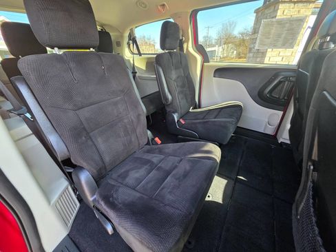 Used 2015 Dodge Grand Caravan SXT image 19