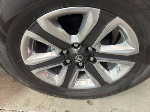 Used 2018 Toyota Tacoma Limited AWD/4WD image 33