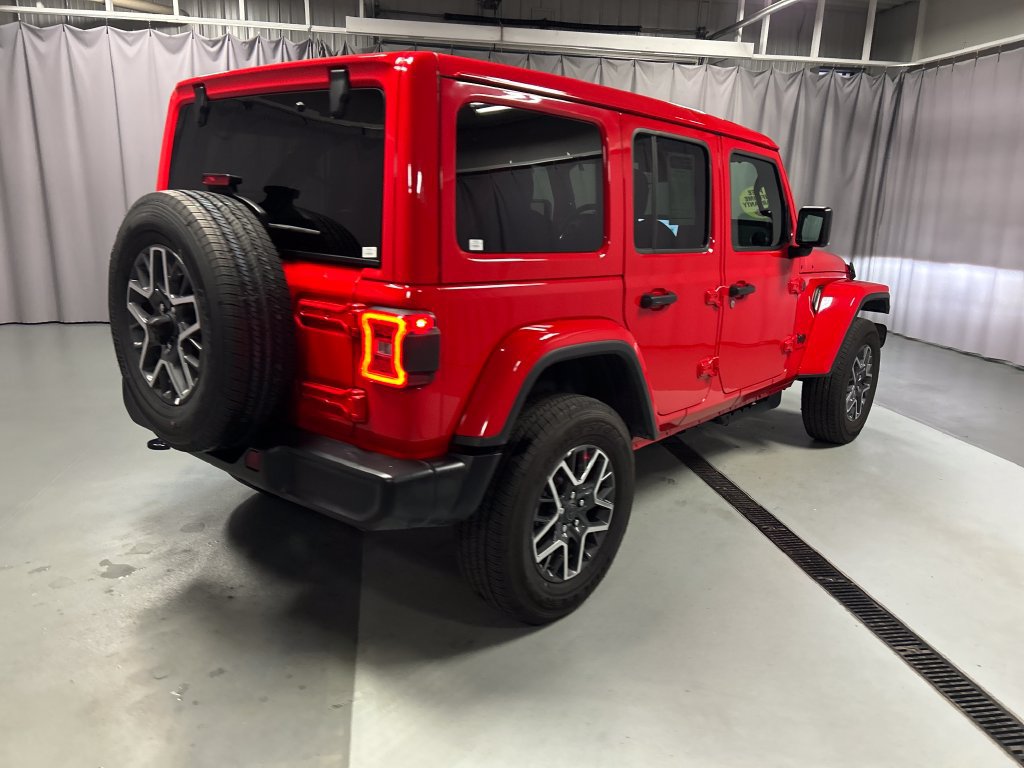 Used 2026 Jeep Wrangler Unlimited Sahara AWD/4WD image 7