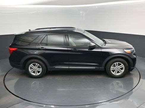 Used 2022 Ford Explorer XLT image 39