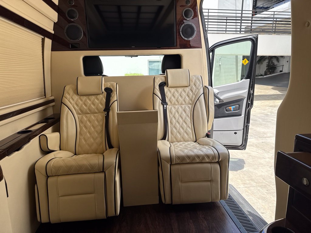 Used 2017 Mercedes-Benz Sprinter 2500 image 21
