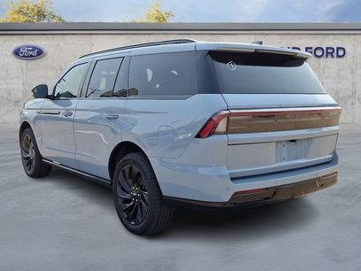 Used 2025 Lincoln Navigator Reserve w/ Jet Appearance Package