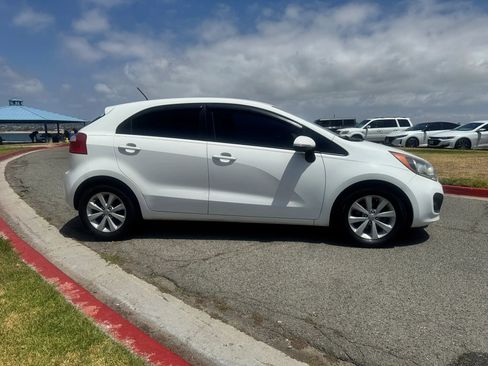 Used 2013 Kia Rio EX w/ Convenience Pkg FWD image 2