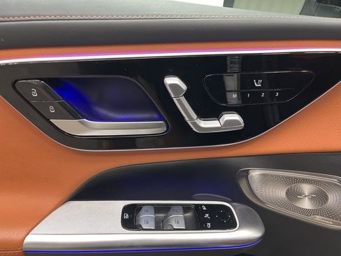 Used 2025 Mercedes-Benz GLC 300 4MATIC image 9