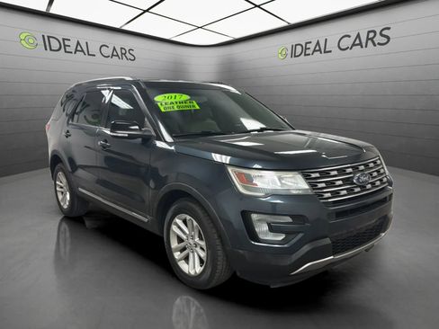 Used 2017 Ford Explorer XLT FWD image 3