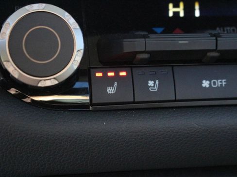 Used 2024 Toyota Tundra Limited image 29