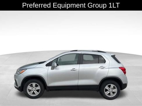 Used 2019 Chevrolet Trax LT w/ LT Convenience Package AWD/4WD image 2