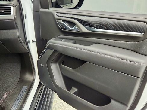 Used 2022 GMC Yukon Denali w/ Advanced Technology Package image 27