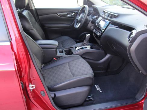 Used 2022 Nissan Rogue Sport SV w/ Technology Package image 29