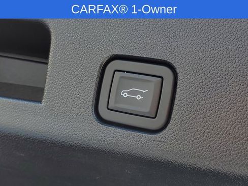 Used 2025 Chevrolet Traverse LT image 9