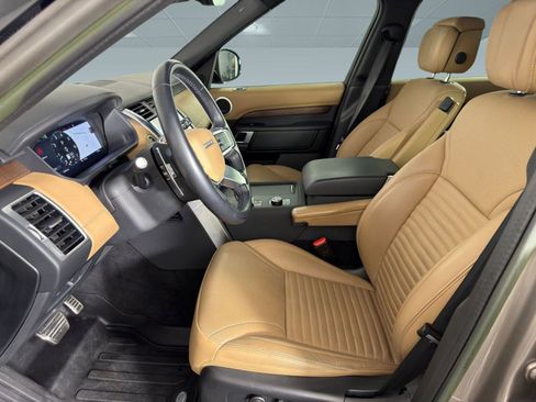 Certified 2023 Land Rover Discovery Metropolitan Edition image 5