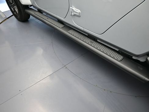 Certified 2024 Jeep Gladiator Sport image 33