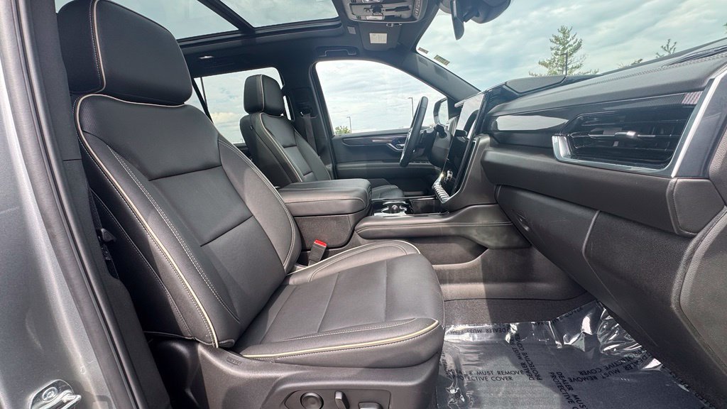 Used 2025 GMC Yukon Elevation w/ LPO, Get Active Package AWD/4WD image 13