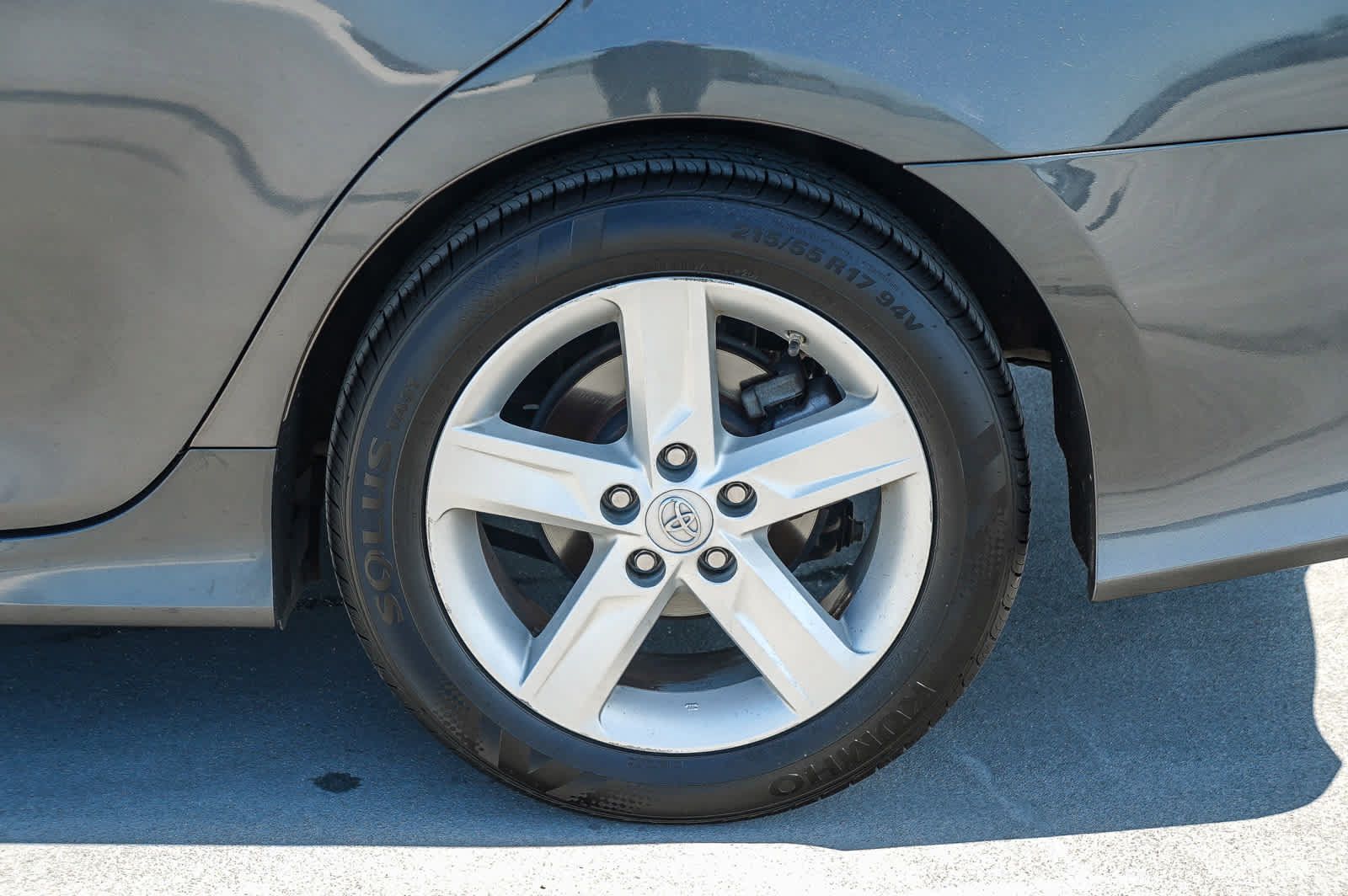 Used 2014 Toyota Camry SE FWD image 12