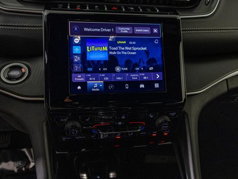 New 2025 Jeep Grand Cherokee L Altitude image 21