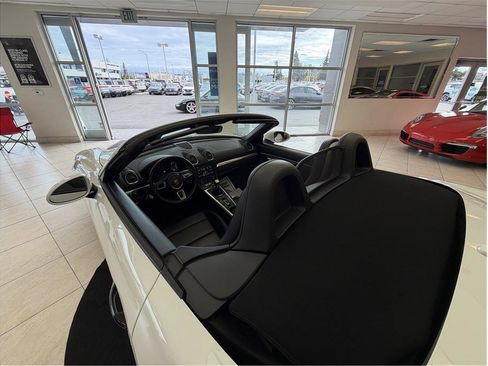Used 2019 Porsche 718 Boxster image 25