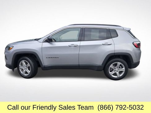 Used 2024 Jeep Compass Latitude AWD/4WD image 2