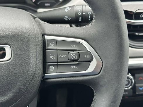 Used 2024 Jeep Compass Limited image 23