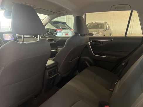 Used 2021 Toyota RAV4 LE AWD/4WD image 14