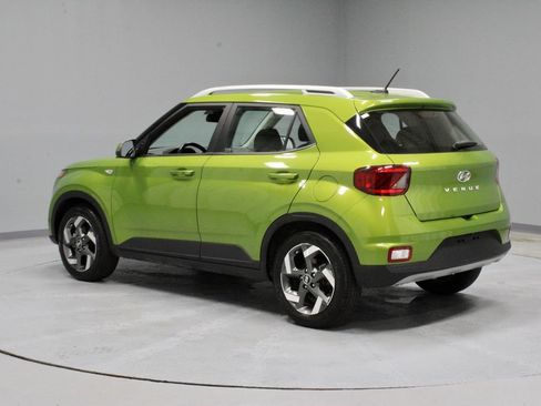 Used 2024 Hyundai Venue SEL FWD image 9