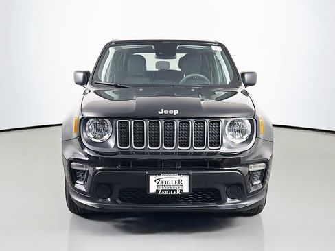 Used 2023 Jeep Renegade Latitude AWD/4WD image 2
