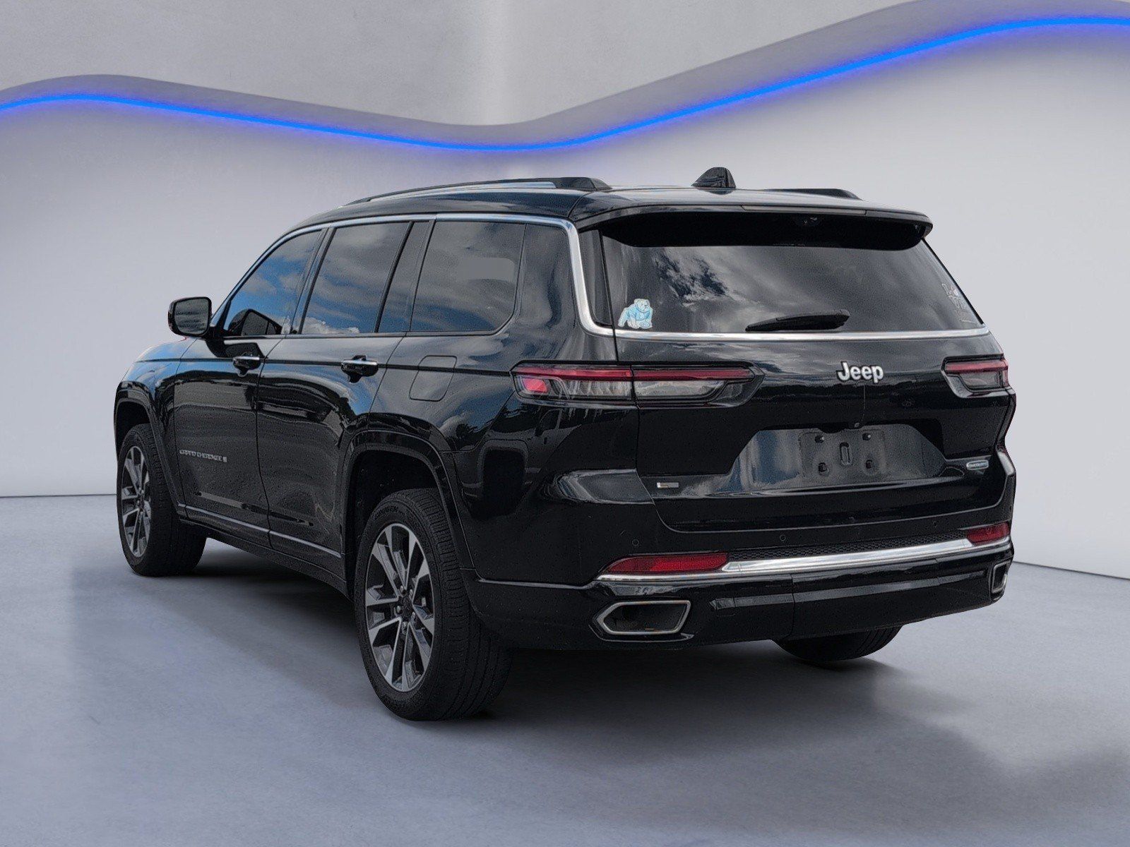 Used 2022 Jeep Grand Cherokee L Overland w/ Advanced Protech Group III RWD image 3