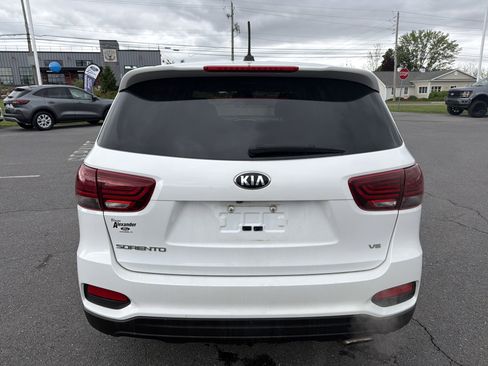 Used 2019 Kia Sorento AWD V6 image 4