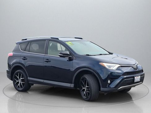 Used 2017 Toyota RAV4 SE image 10