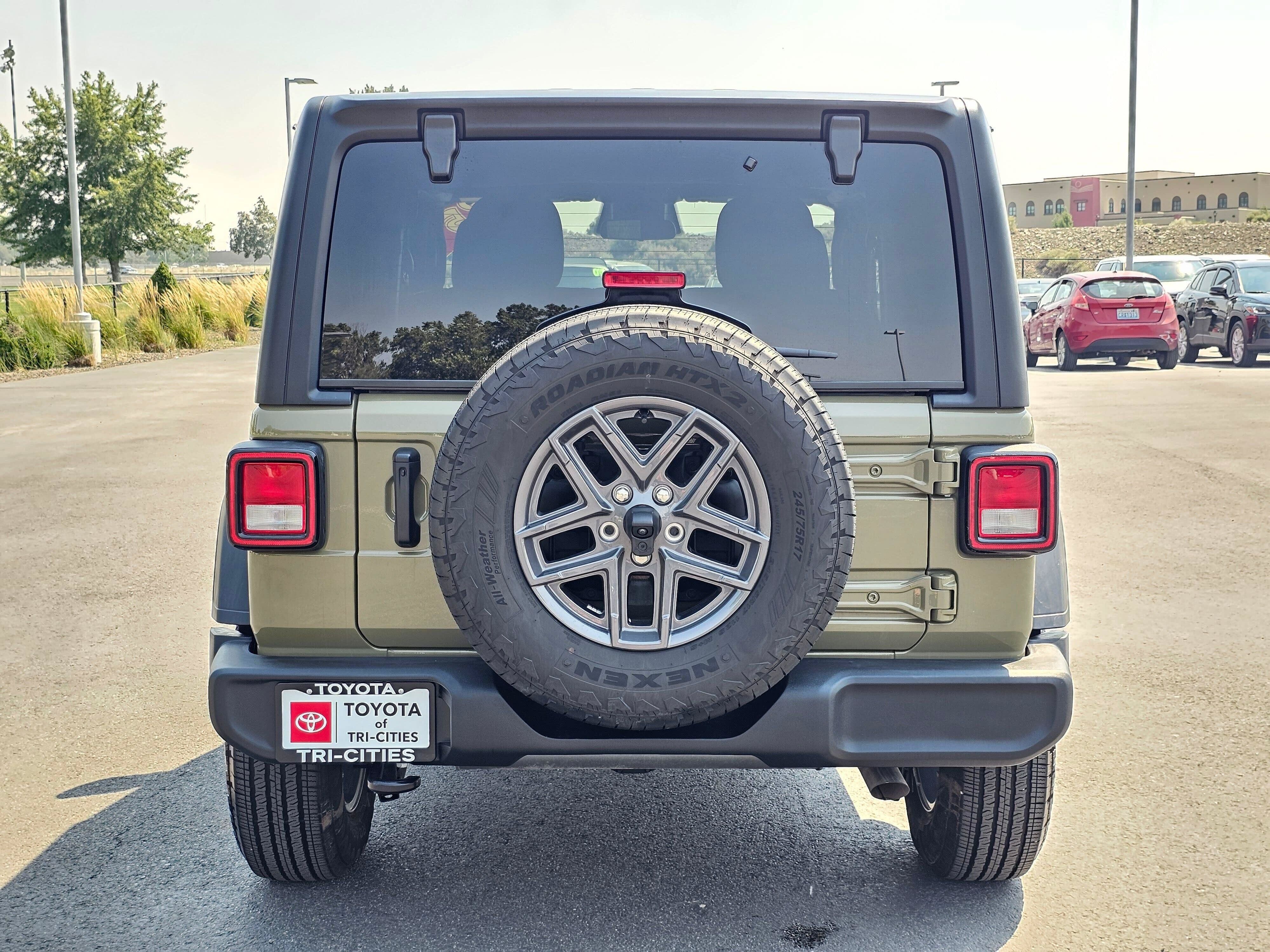 Used 2025 Jeep Wrangler Sport AWD/4WD image 36