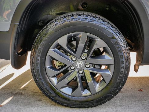 Certified 2025 Honda Ridgeline Sport image 13