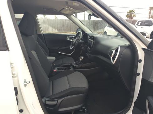 Used 2024 Kia Soul LX w/ Option Group 015 image 19