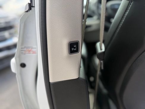 Used 2023 Chrysler Pacifica Touring-L FWD image 20
