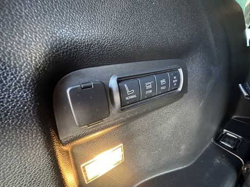 Used 2017 Ford Explorer Platinum image 40