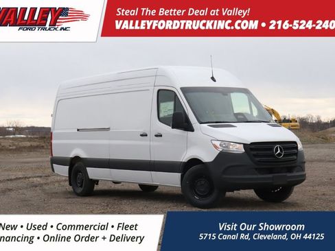 Used 2025 Mercedes-Benz Sprinter 2500 image 1