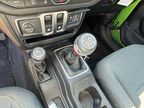 Used 2025 Jeep Wrangler Sport AWD/4WD image 28