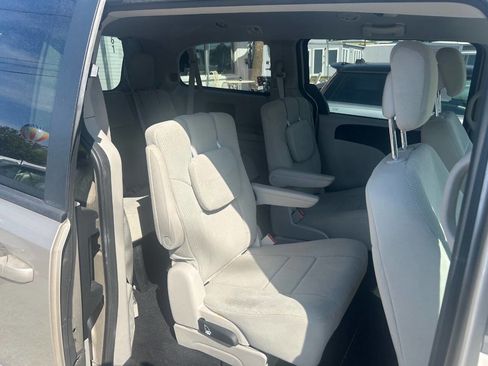 Used 2012 Dodge Grand Caravan SE image 13