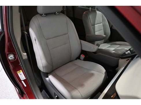 Used 2017 Toyota Sienna XLE FWD image 16