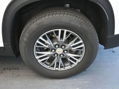 Used 2024 Chevrolet Traverse LT FWD image 12
