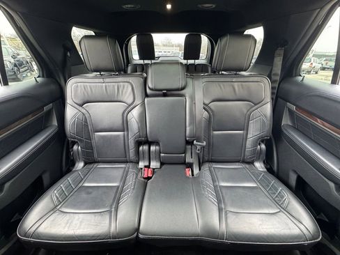 Used 2018 Ford Explorer Platinum image 30