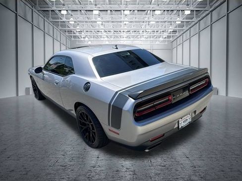 Used 2017 Dodge Challenger R/T Scat Pack RWD image 9