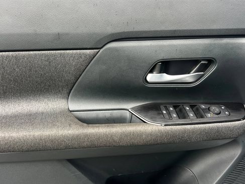 Used 2025 Nissan Kicks SV FWD image 11