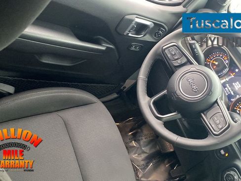 Used 2023 Jeep Gladiator Sport image 29