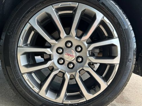 Used 2022 GMC Acadia Denali w/ Denali Ultimate Package FWD image 32