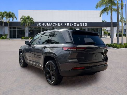 Used 2024 Jeep Grand Cherokee Altitude AWD/4WD image 5