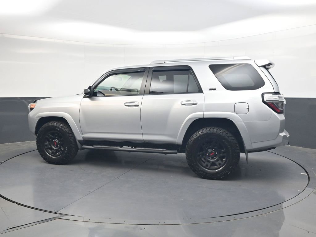 Used 2017 Toyota 4Runner SR5 AWD/4WD image 7